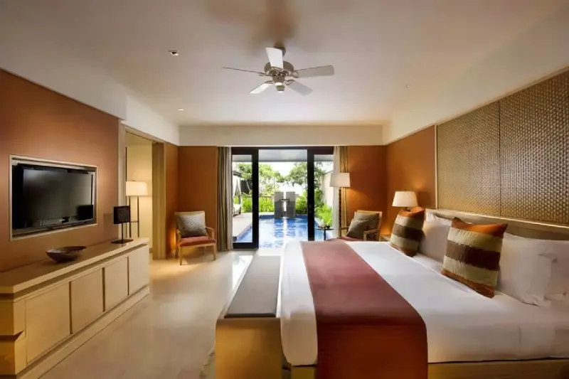 Conrad Pool Suite
