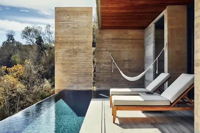 Infinity Pool Cliffside Suite 