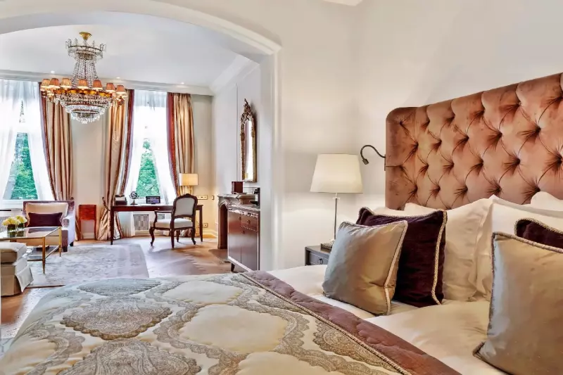 Junior Lake View Suite
