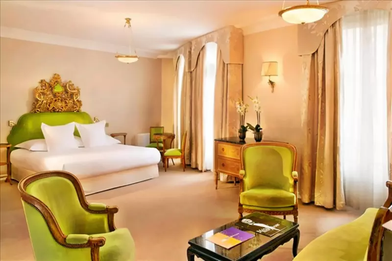 Deluxe Family Room