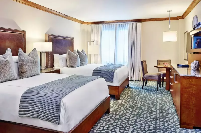 Luxury Plaza Room 