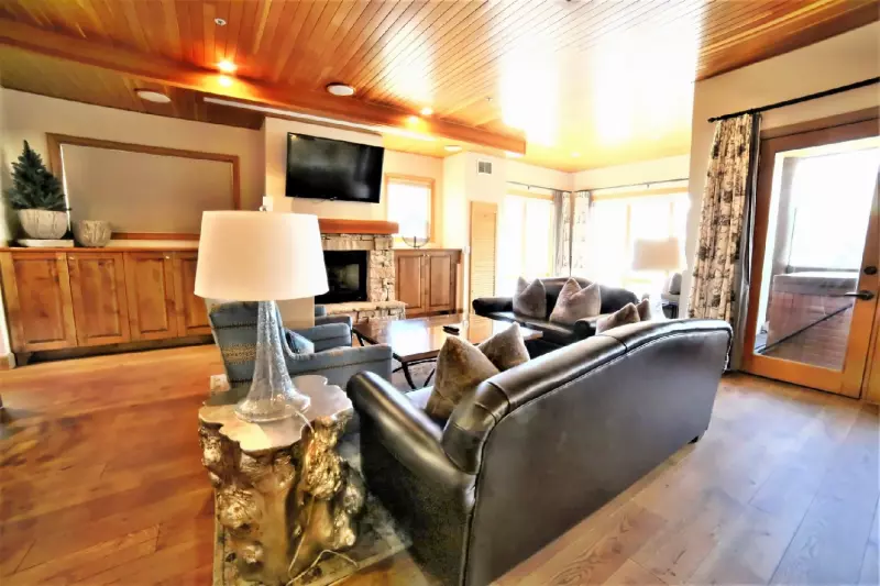 4 Bedroom Premium Luxury Hot Tub Suite 