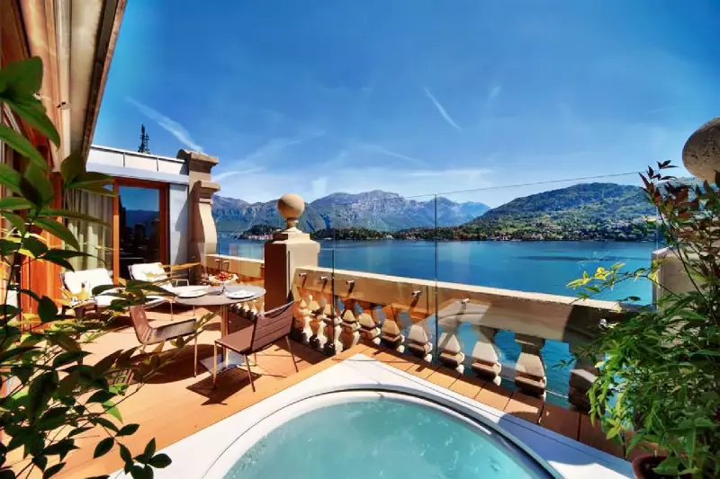 Rooftop Front Suite 