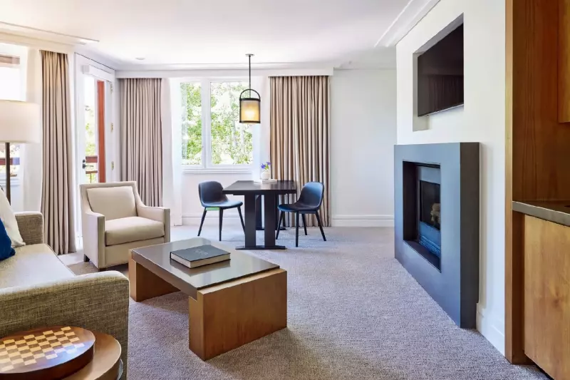 1 Bedroom Town Side Suite
