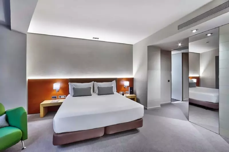 Courtyard Room