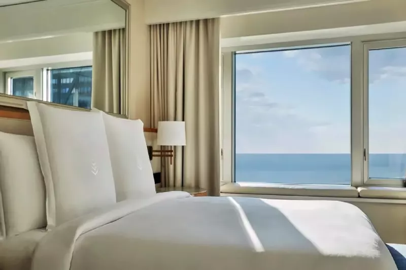 Premier Lake View Executive Suite