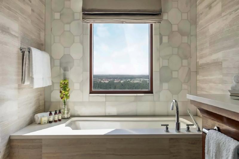 Golden Oak View Suite