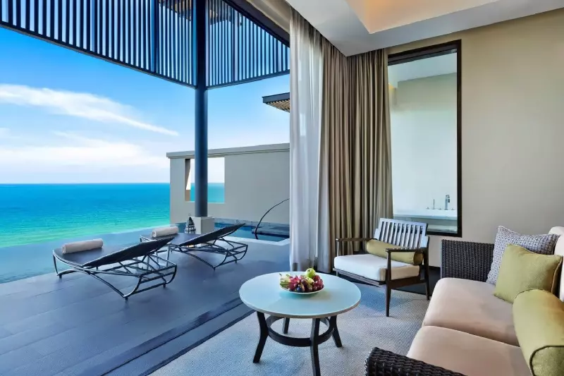 Grand Ocean View Pool Suite 