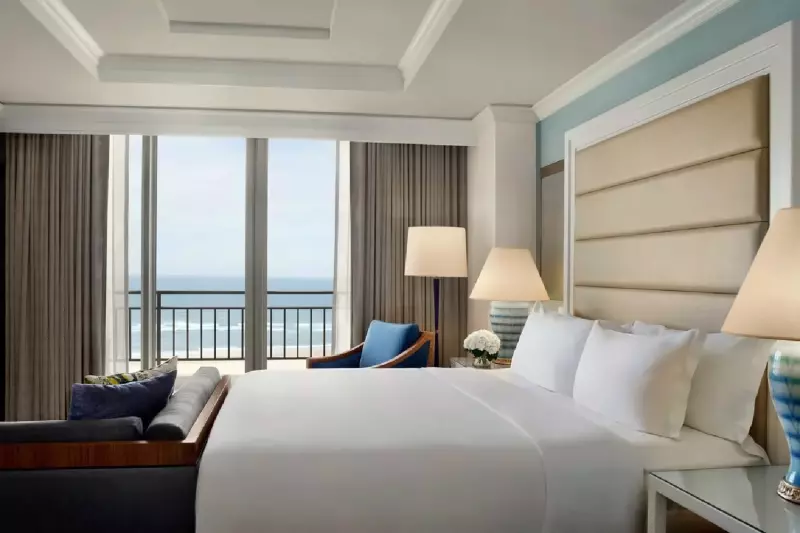 Amelia Club Suite