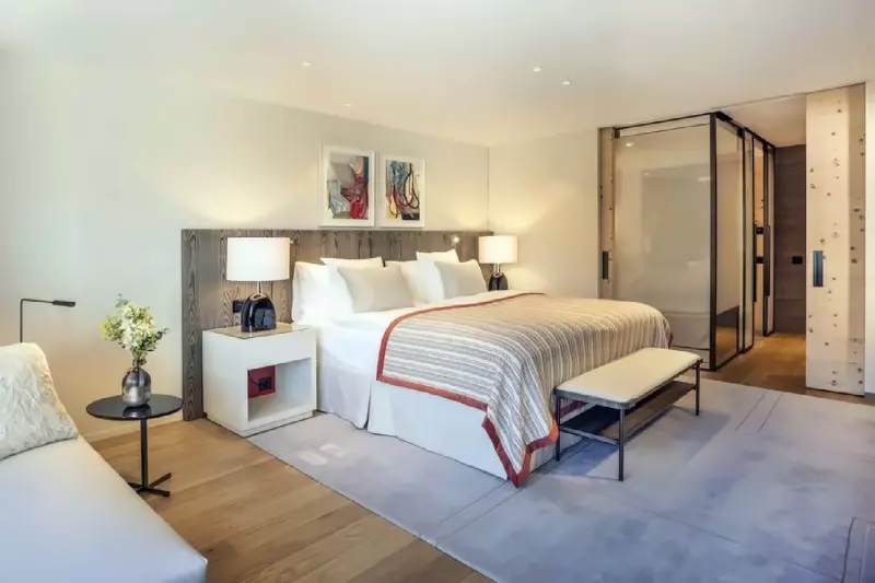 Junior Lake Side Suite
