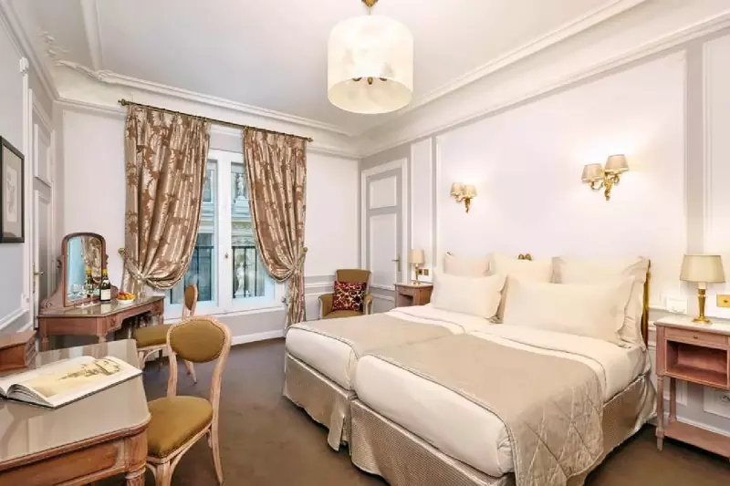 Prestige Louvre Eiffel Tower View Room