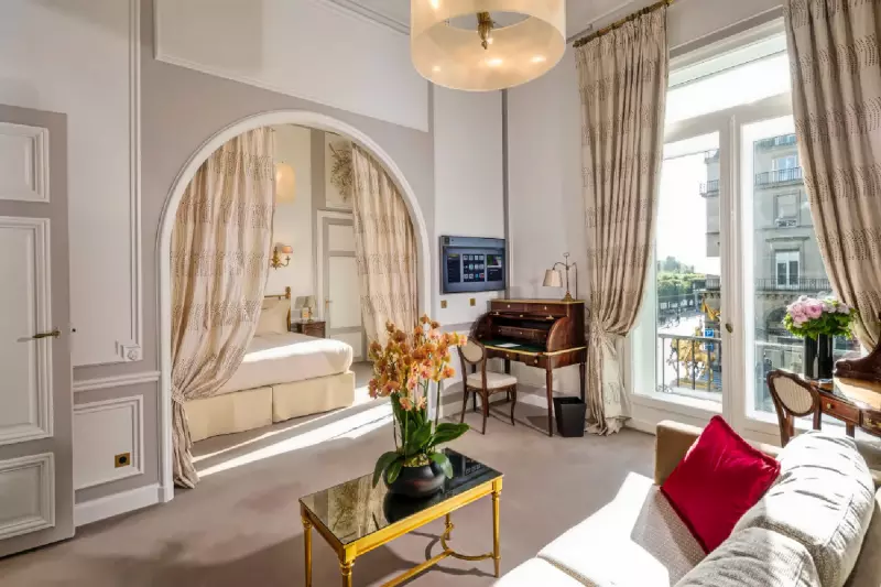 Eiffel Tower Suite