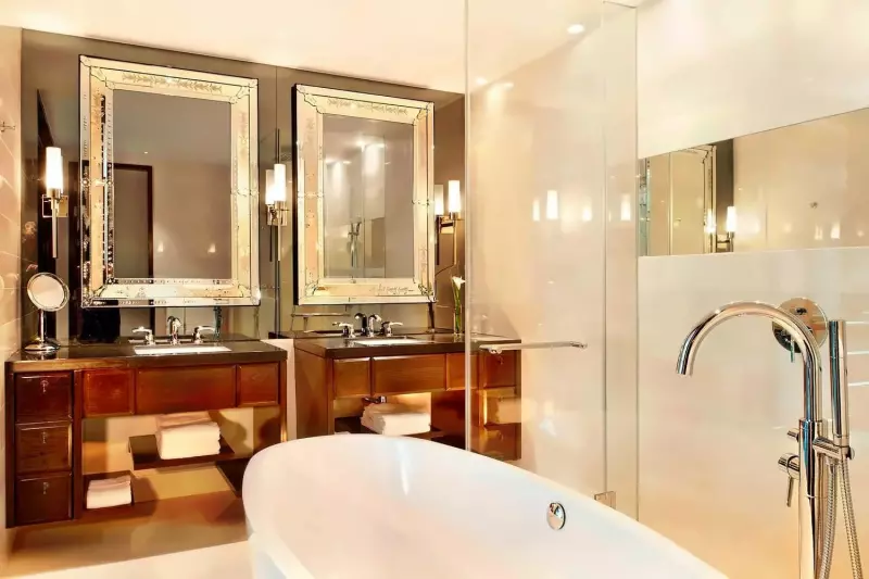 Grand Metropolitan Suite