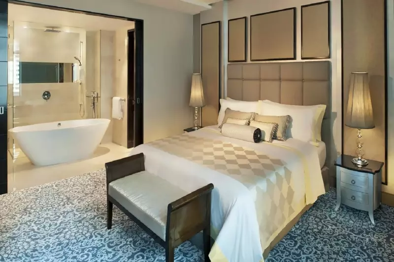 Grand Metropolitan Junior Suite