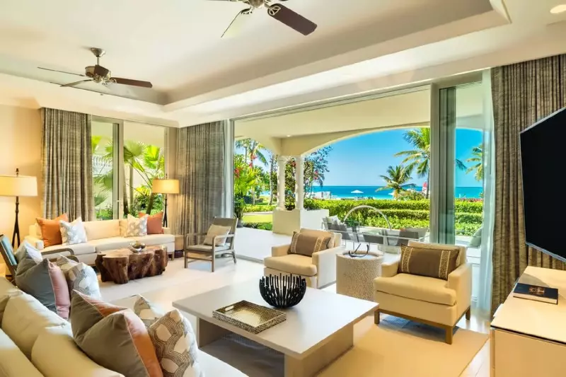 4 Bedroom Beach Level Pool Estate Residence