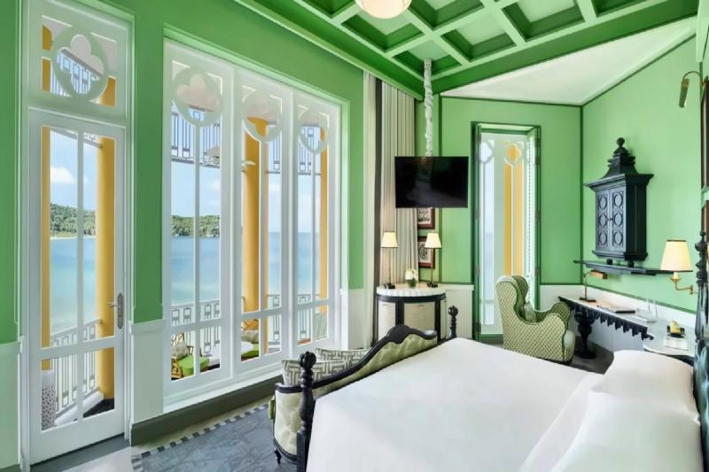 Deluxe Emerald Bay Ocean View Room