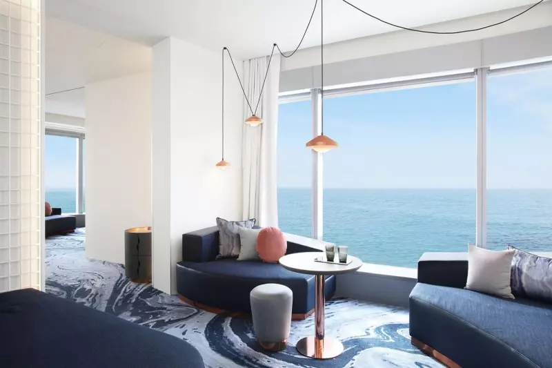 Corner Seafront Suite