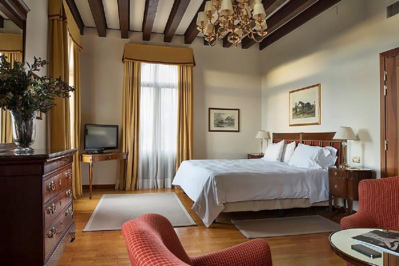 Premier Junior Suite