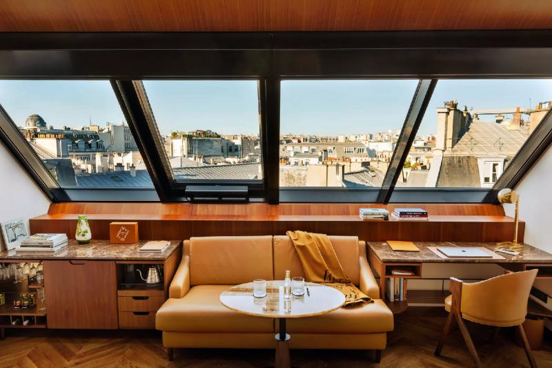 Paris View Atelier Junior Suite