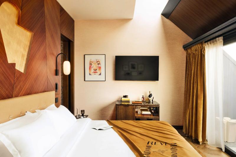 Executive Terrace Room