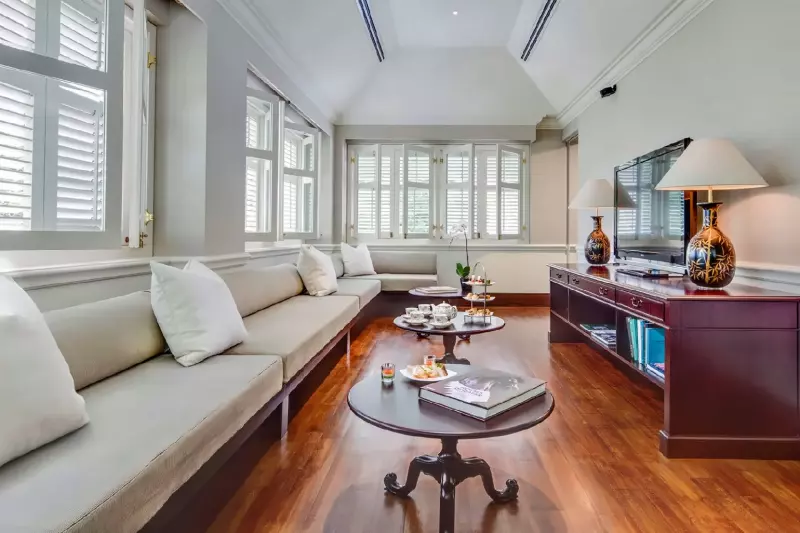 3 Bedroom Colonial Pool Manor