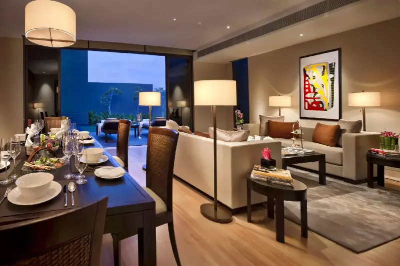 3 Bedroom Contemporary Pool Manor