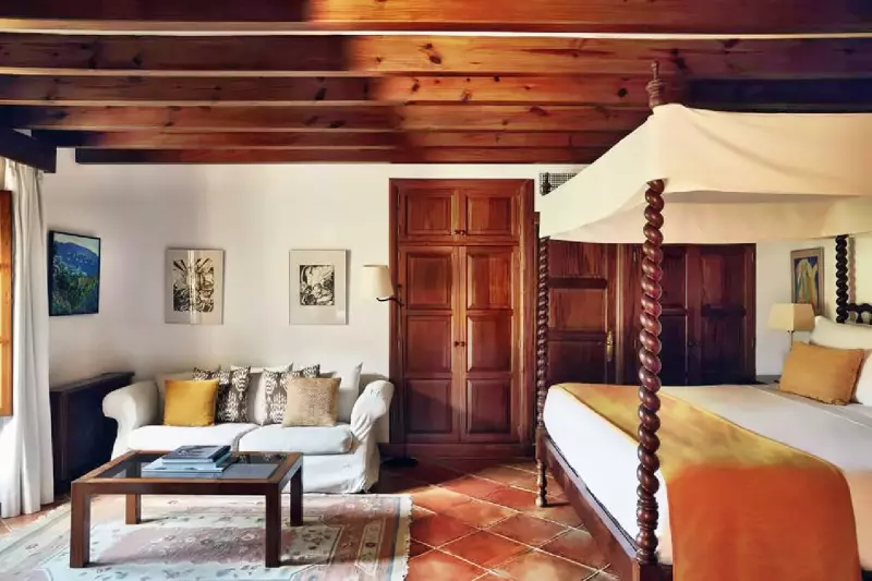 Deluxe Suite 