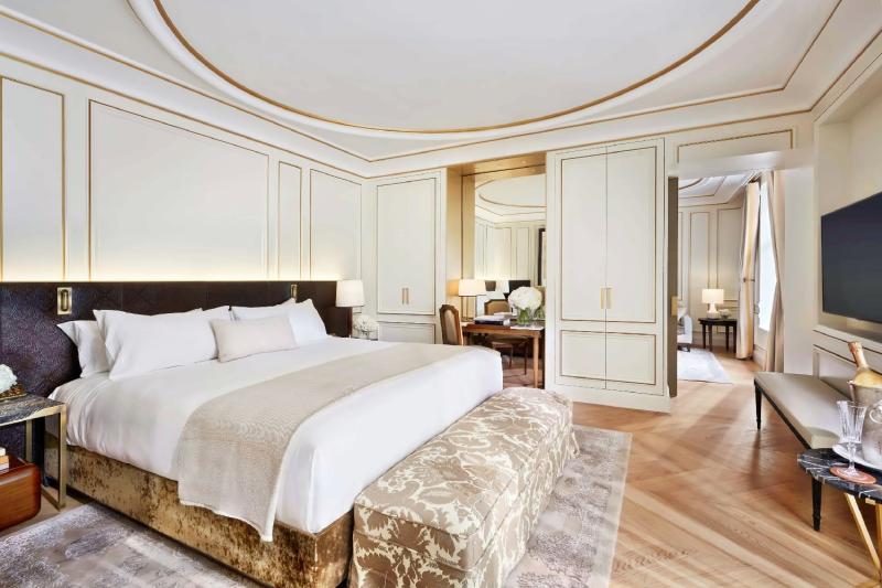 Palm Court Suite