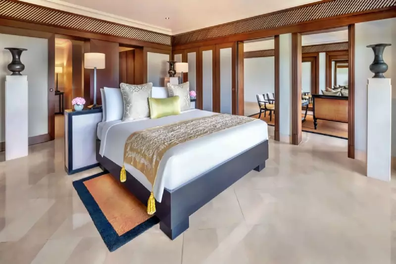 Garden View Manor Suite