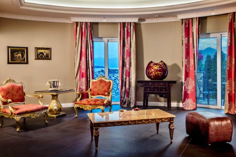 Liz Taylor Lake View Suite