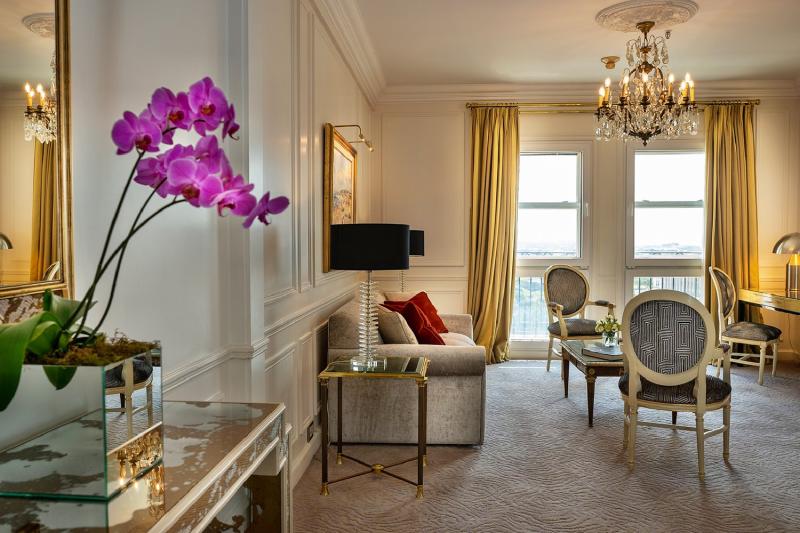 Premier Deluxe Suite