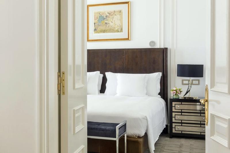 Deluxe Lounge Suite