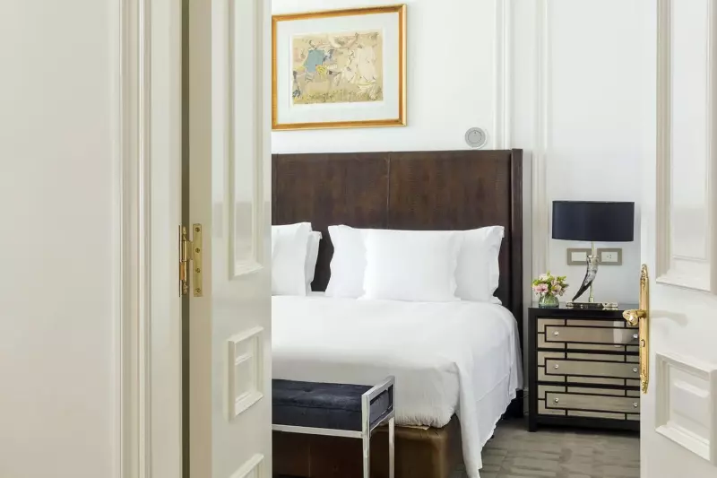 Deluxe Lounge Suite