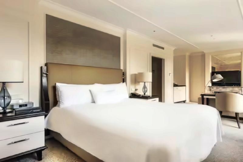 Junior Balcony Suite 