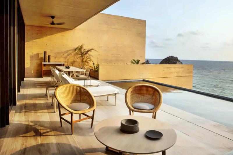 2 Bedroom Oceano Beachfront  Infinity Pool Suite 