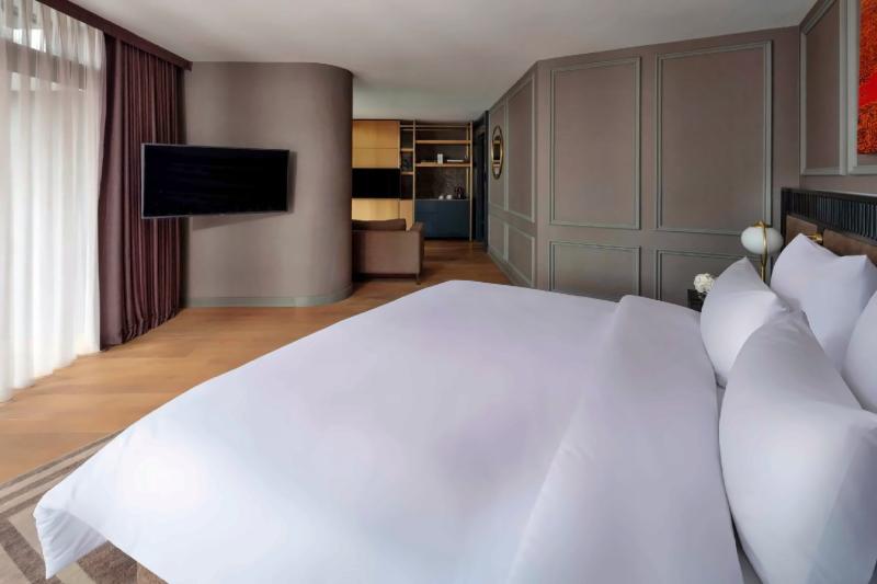 Junior Club Suite