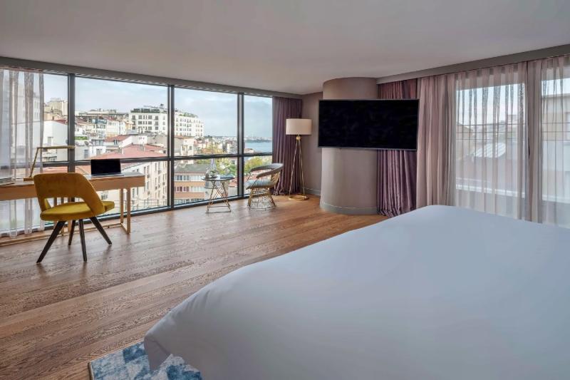 Bosphorus View Duplex Club Suite