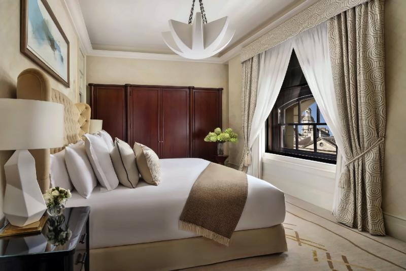 Corner Suite
