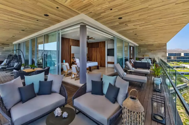 3 Bedroom Beachfront Whirlpool Residence