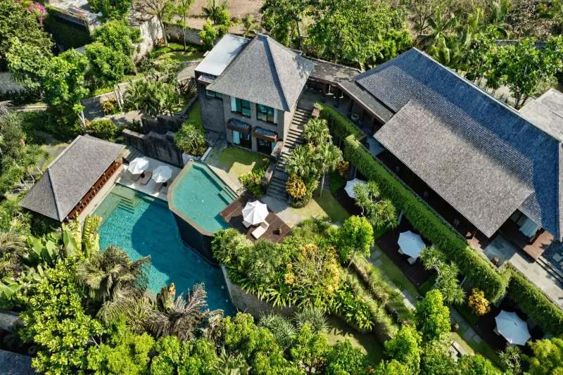 5 Bedroom Pool Mansion