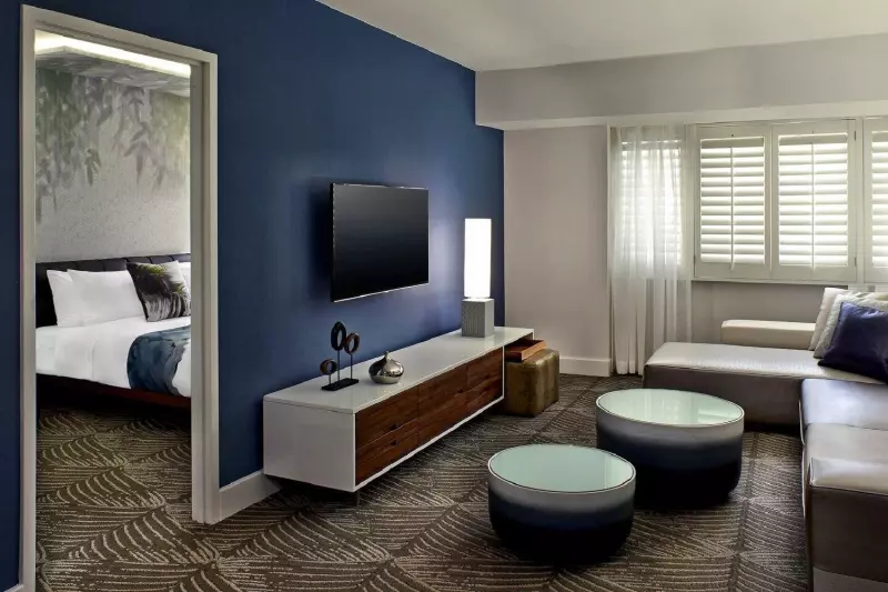 Spectacular Corner Suite 