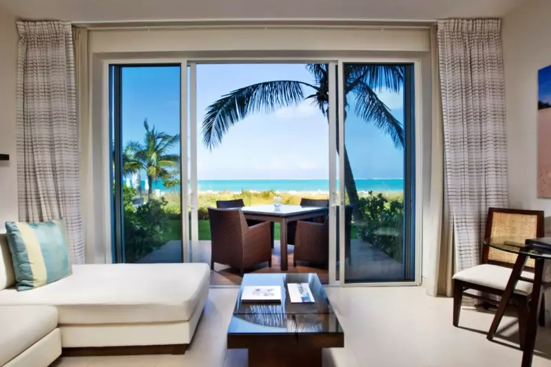 Grand Deluxe Oceanfront Studio