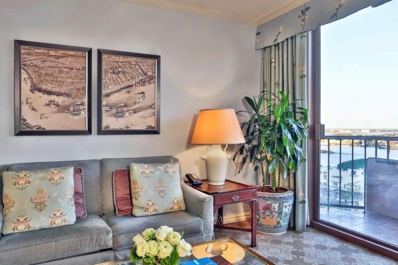 Club Deluxe Suite