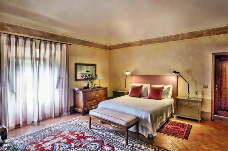 Large Charm Room