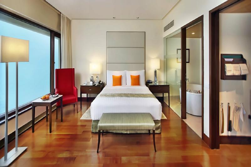 Deluxe Ocean View Suite 
