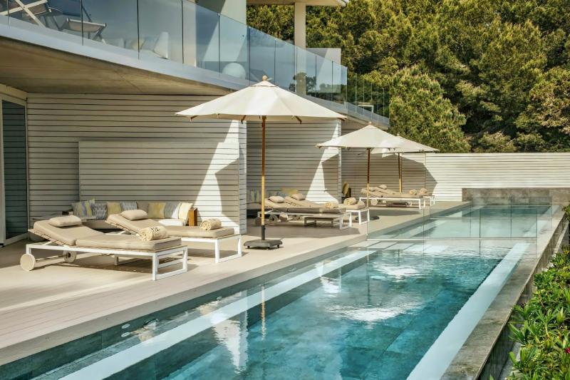 3 Bedroom Ultimate ME Private Pool Suite