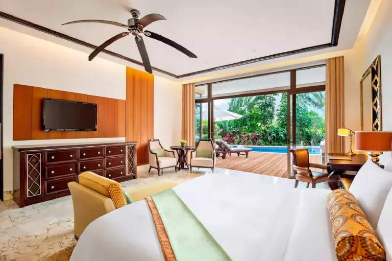 Lagoon View Pool Access Room