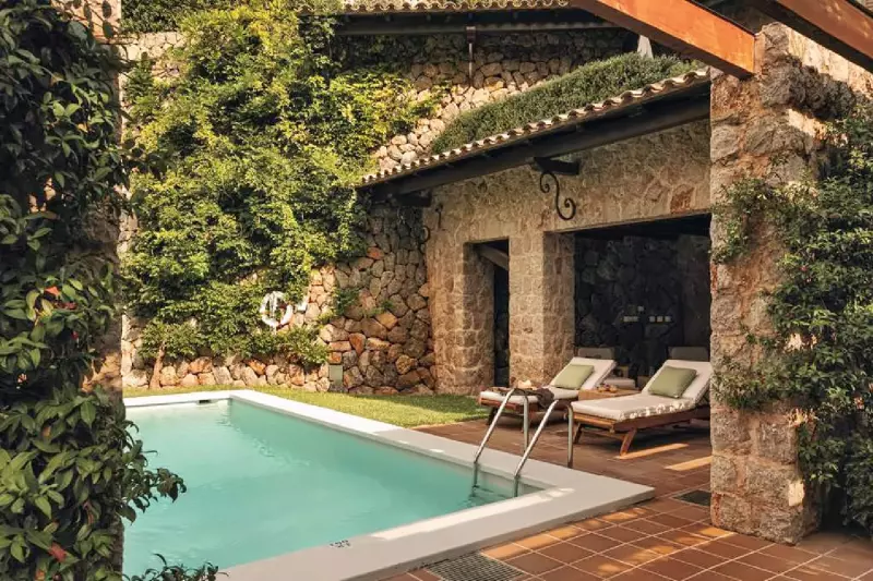 Miro Pool Suite 