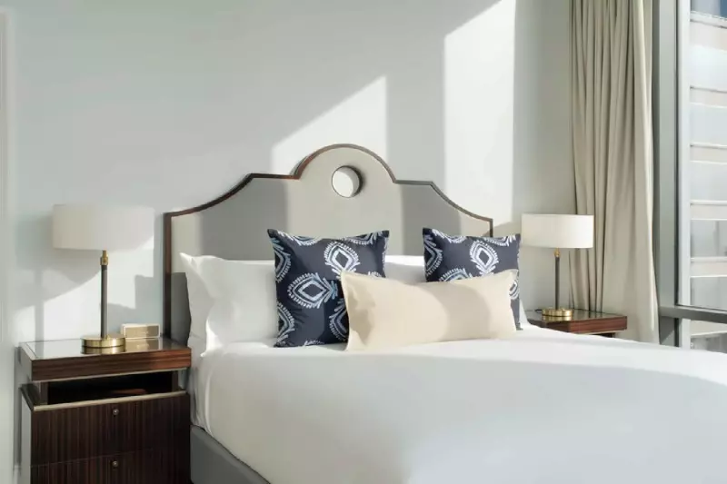 Panoramic Corner Room