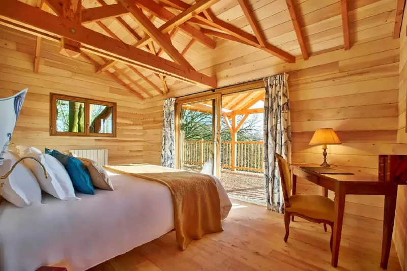 Deluxe Tree House